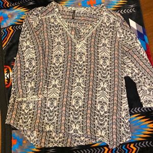 Maurice’s top size M